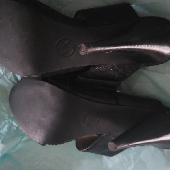 MK heels - Picture 4 of 4